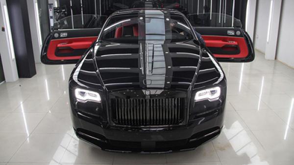 Rolls-Royce Wraith Black Badge đầu tiên tại Việt Nam. 